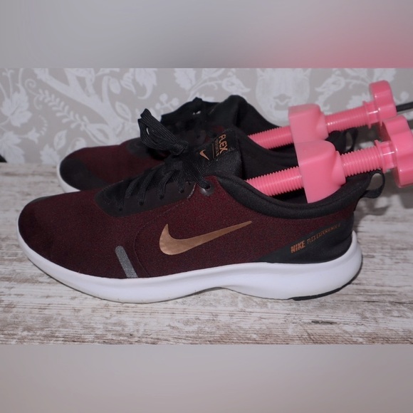 Nike Shoes - Womens Sz 8.5 Nike Flex Experience Marathon Athletic Shoes AJ5908-005